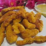 Tiras de pollo crujiente en salsa de mostaza y miel