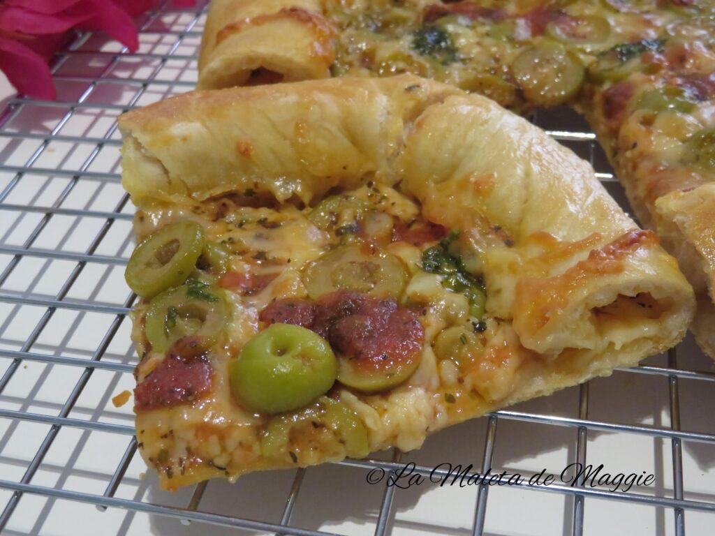 Pizza rellena de queso