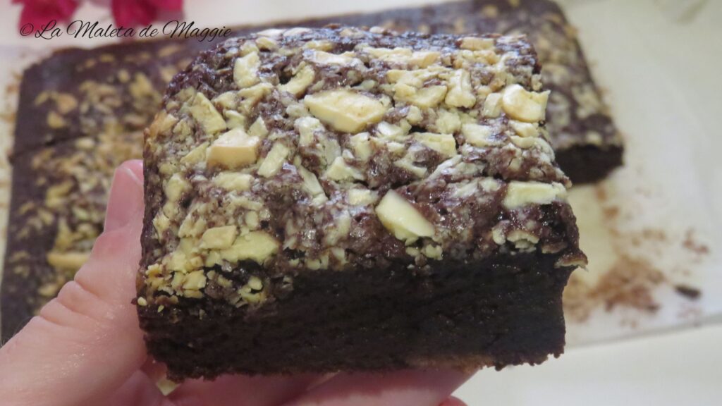 Brownie con chocolate blanco