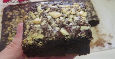 Brownie con chocolate blanco