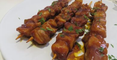 Brochetas en salsa de soja