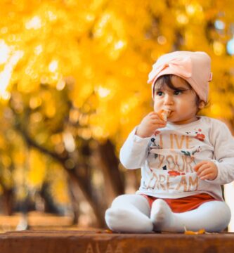 bebé comiendo