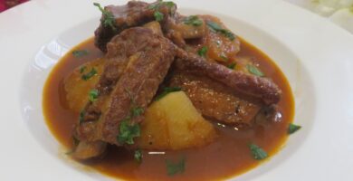 guiso de patatas con costillas y chocolate