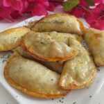 Empanadillas de tomate, atún, olivas y huevo