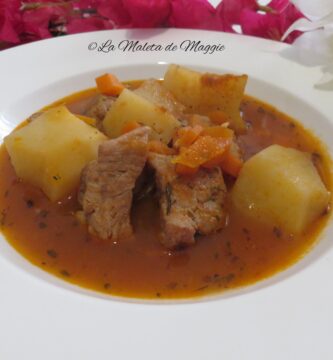 guiso de carne al vino tinto y hierbas