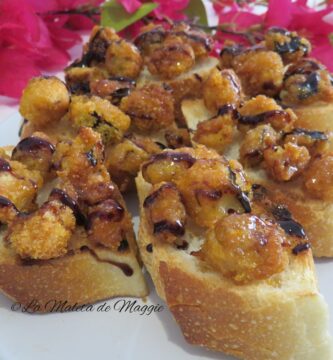 Tostas de berenjena con miel