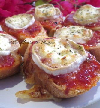 Tostas de mermelada y queso
