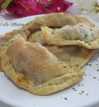 Empanadilla de bacon, queso y roquefort