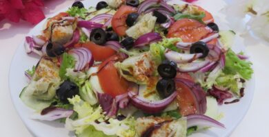 ensalada de tomate y alcachofas
