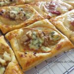Canapés de hojaldre con pera y queso