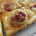 canapés de queso, cebolla y pimiento