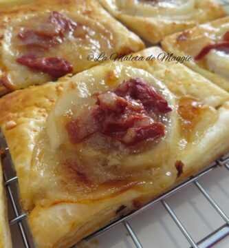 canapés de queso, cebolla y pimiento