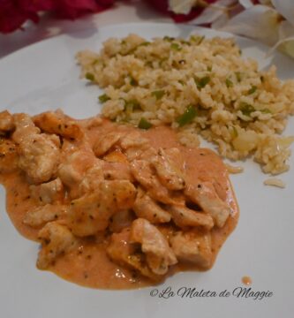Arroz frito con pollo en salsa cremosa